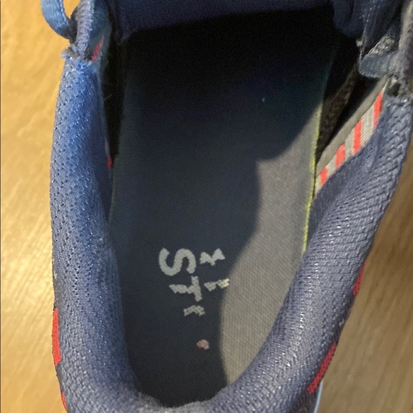 Under Armour Blue and Red Athletic Shoes - Picture 7 of 9